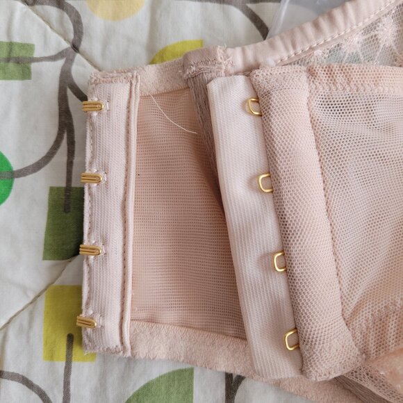 Victoria's Secret Unlined Strappy Starburst Plunge Bra in Champagne-34D - Picture 8 of 8